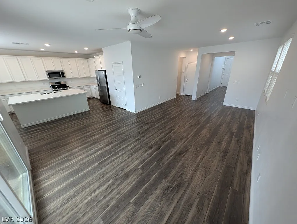 4 bed, 3.0 bath, 2275 sqft, $1,950 — Photo 4