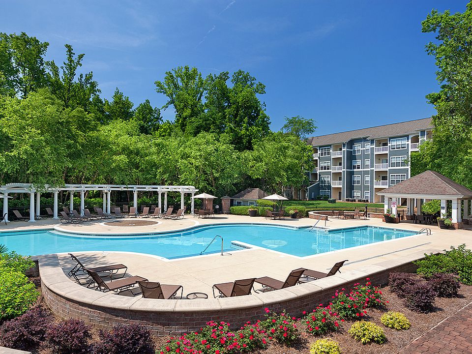 Pool and Sundeck with Grilling/Dining Cabana