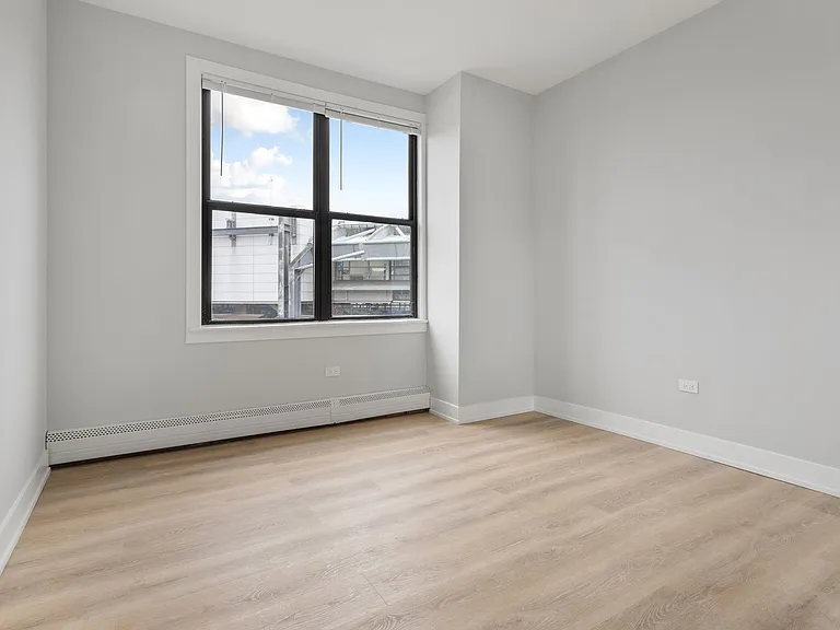 1625 W Howard St — Photo 27