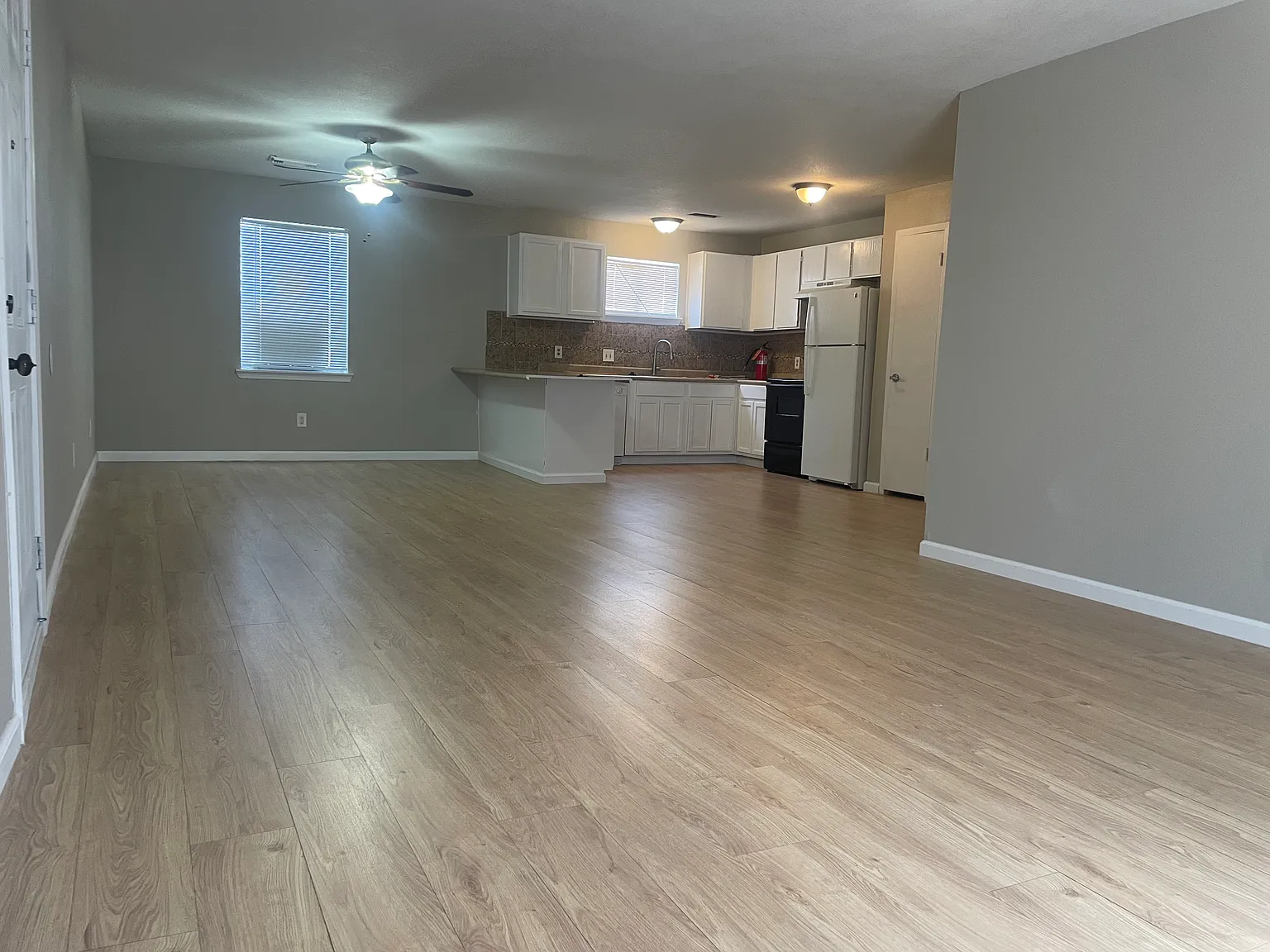 2 bed, 1093 sqft, $999 — Photo 4