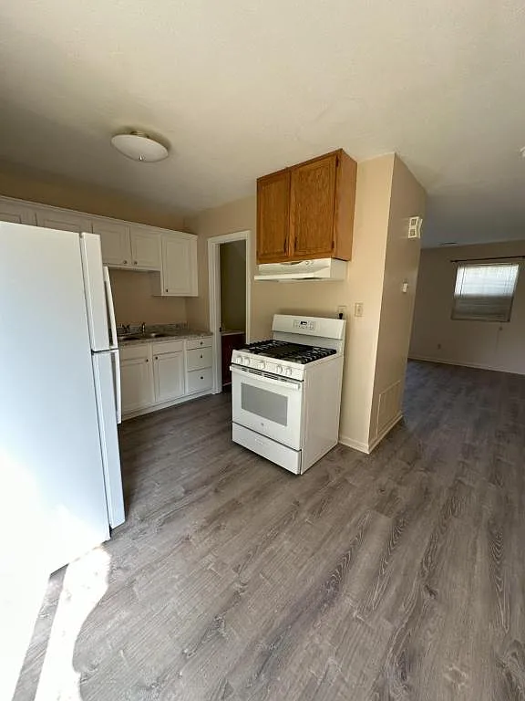 407 Kensington Dr, — Photo 3
