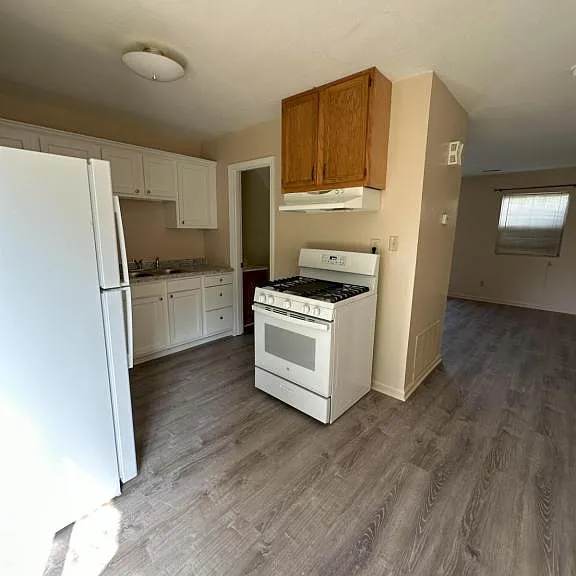 407 Kensington Dr — Photo 3