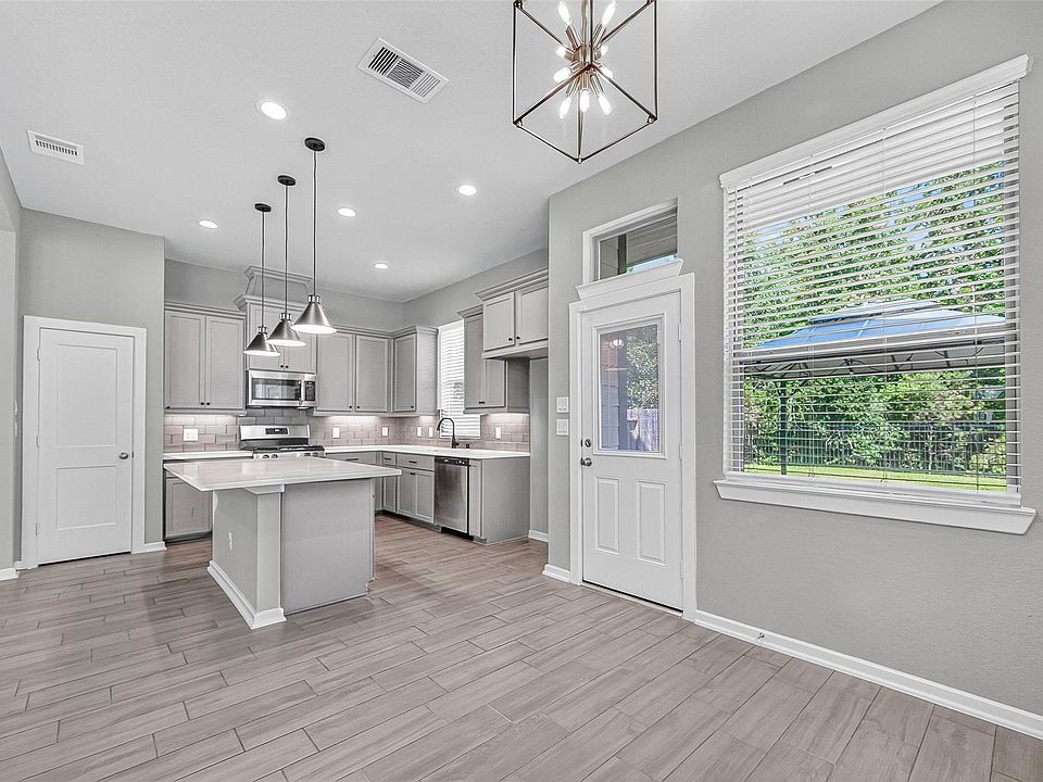 1st image of 477 Long Leaf Pine Dr