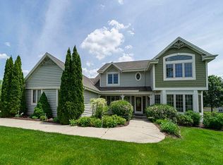 W169N5338 Oak Ridge Trl, Menomonee Falls, WI 53051