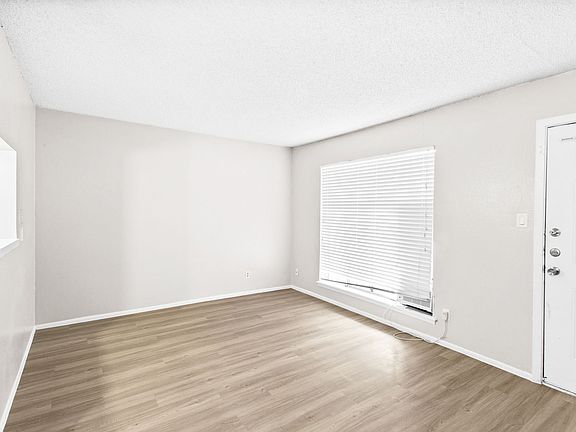2nd image of 5800 Wellington Dr #206