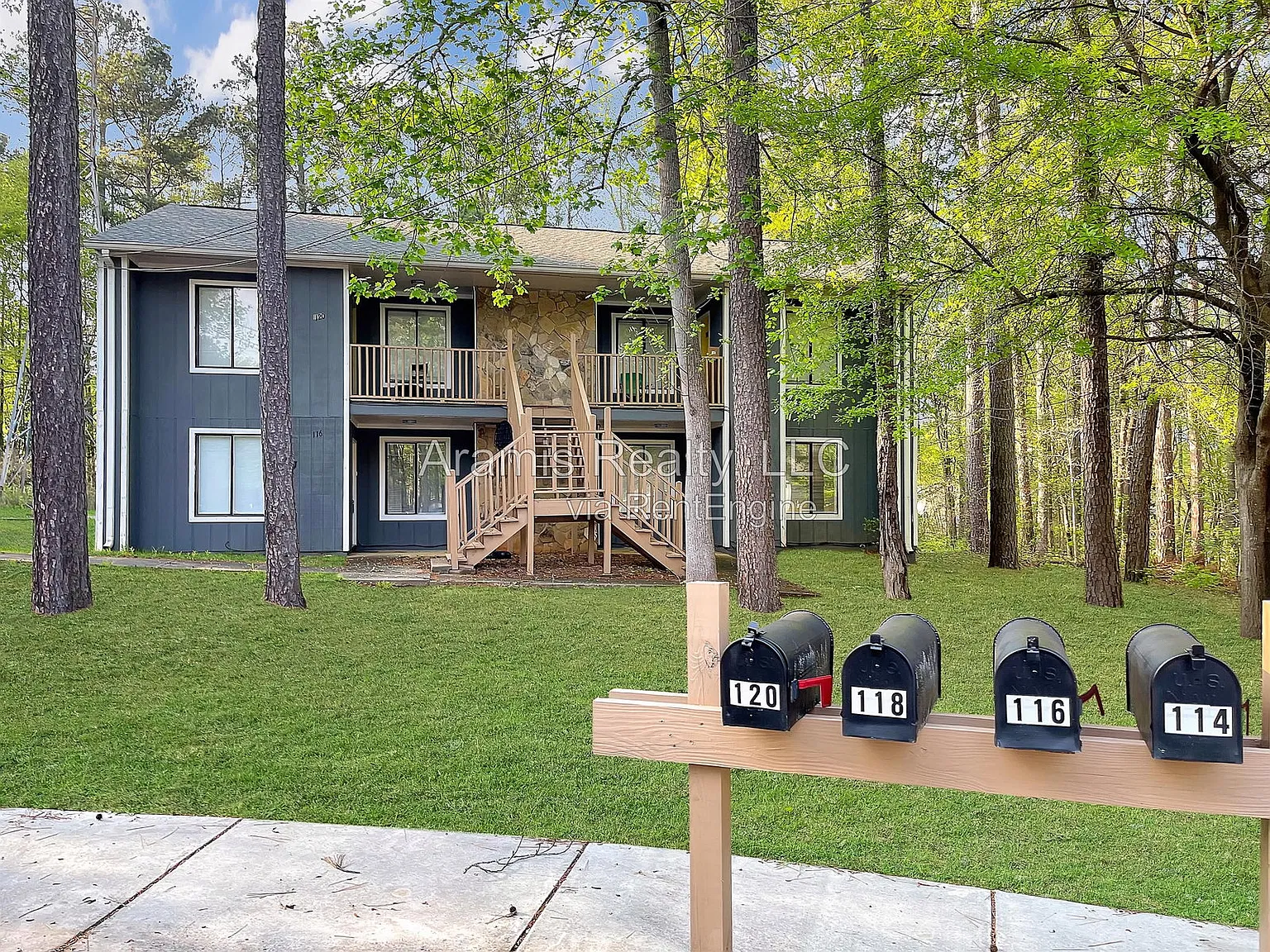 2 bed, 1.0 bath, 944 sqft, $1,150 — Photo 2