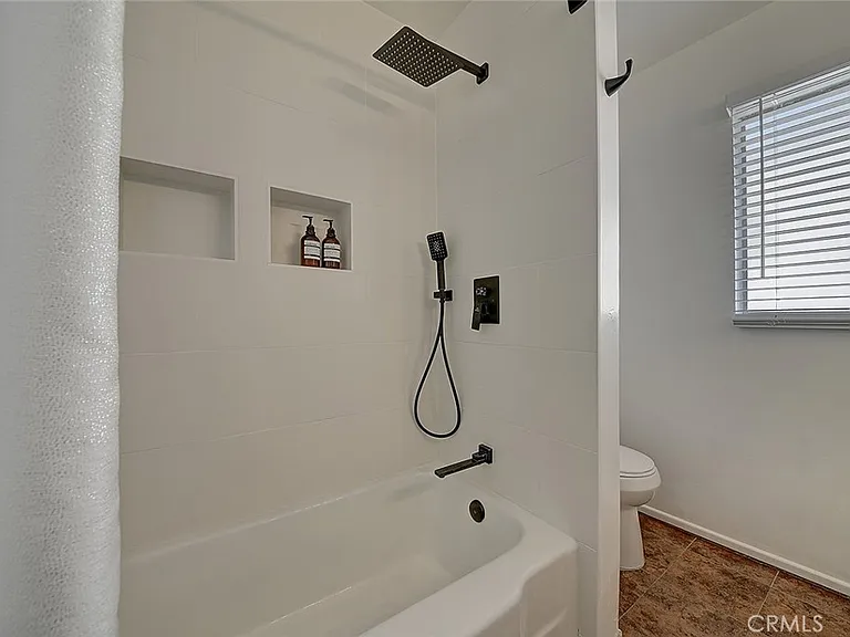 444 N Shattuck Pl — Photo 25