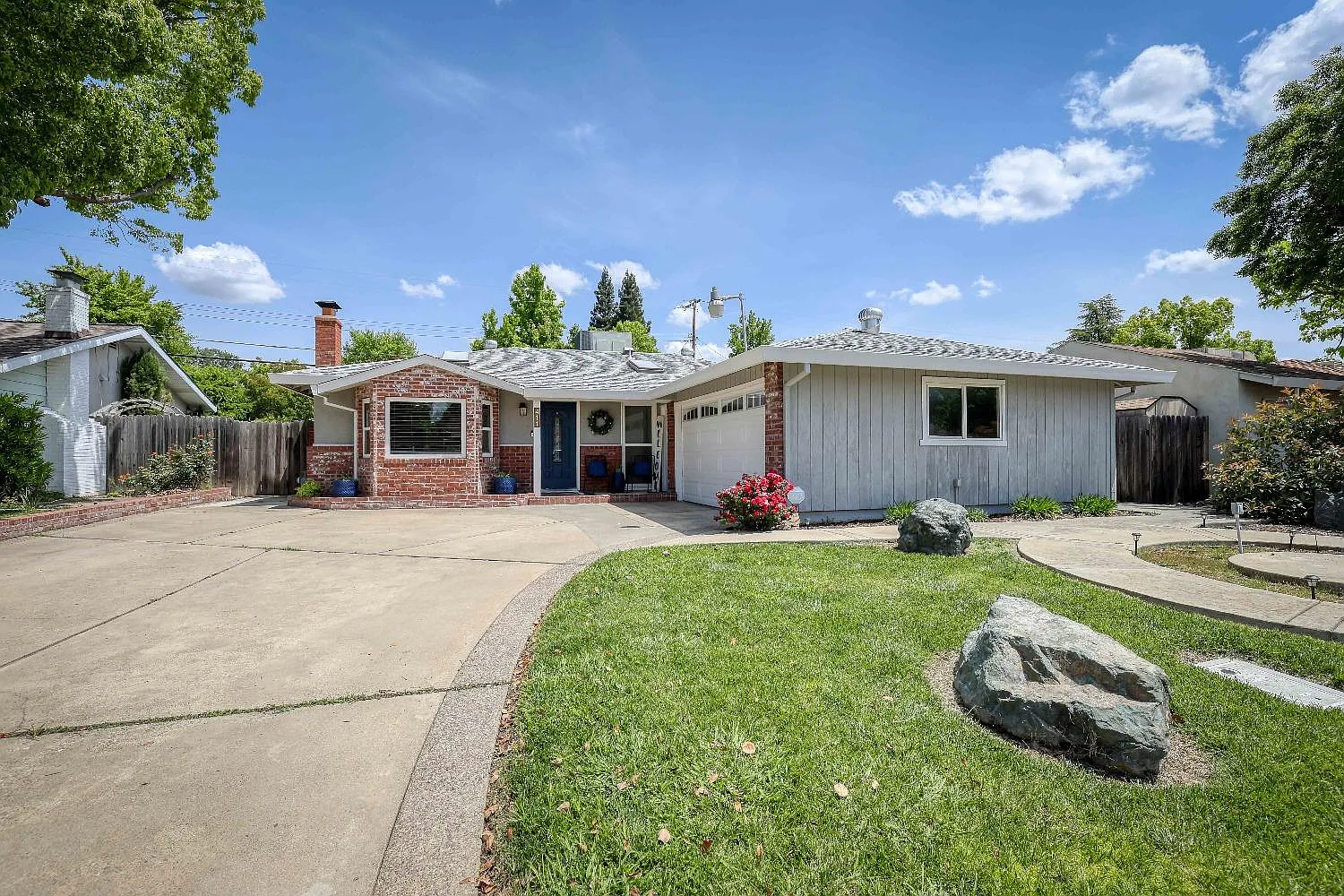 411 Loretto Dr photo 1