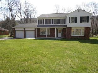 510 Peekskill Hollow Rd, Putnam Valley, NY 10579