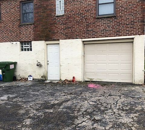 3rd image of 2350 Townhill Dr