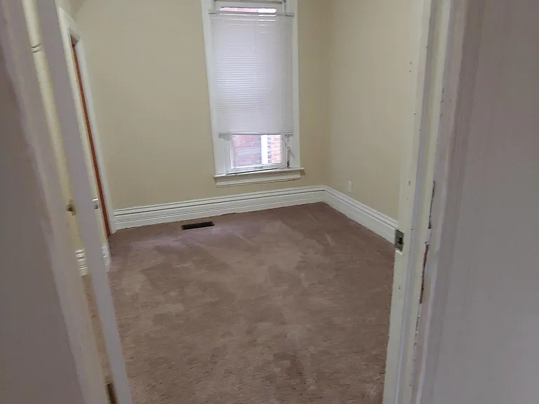 724 3rd St — Photo 3