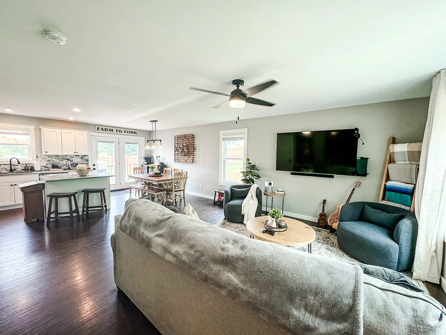 3 bed, 1416 sqft, $3,250 — Photo 2