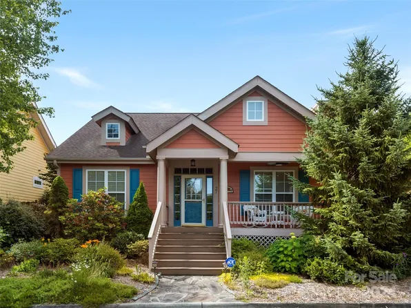 27 S Inglenook Ln, Flat Rock, NC 28731