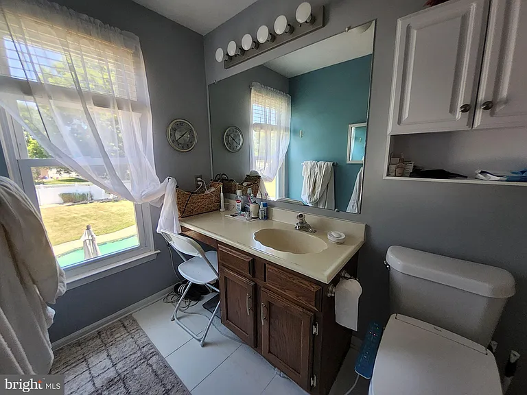504 Parliament Rd — Photo 19