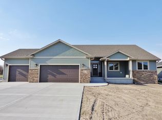 3724 Summerfield Ave, Grand Island, NE 68803