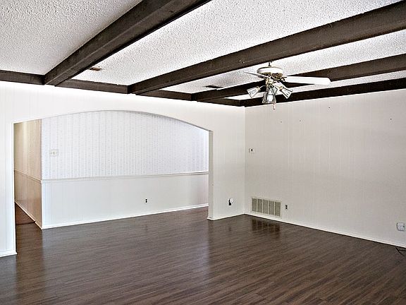 4th image of 921 Bradley Dr