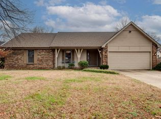 3192 W Berkeley St, Springfield, MO 65807