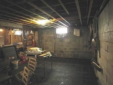 workshop/ laundry to right