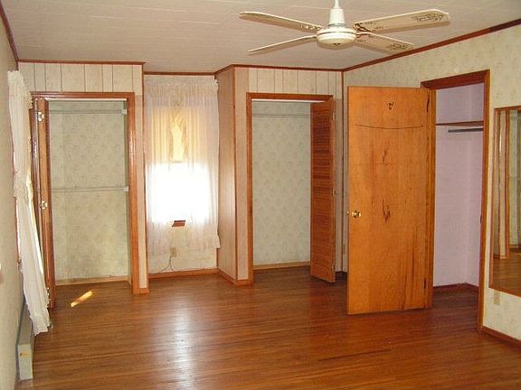 3 closets in master bedrm
