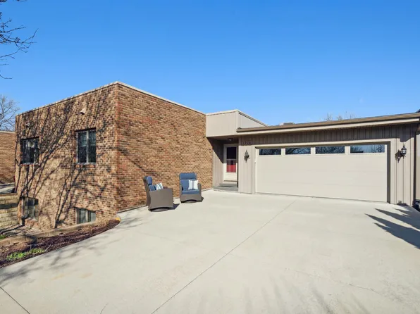 1926 Kamille Ct, Waterloo, IA 50701
