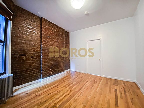 4th image of 213 E 10th St #16A