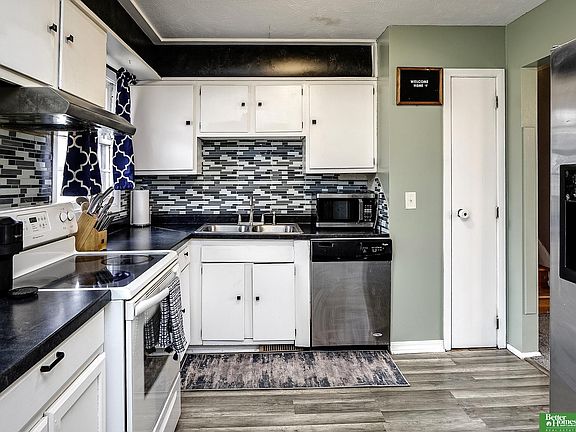 3rd image of 9056 Meadow Dr
