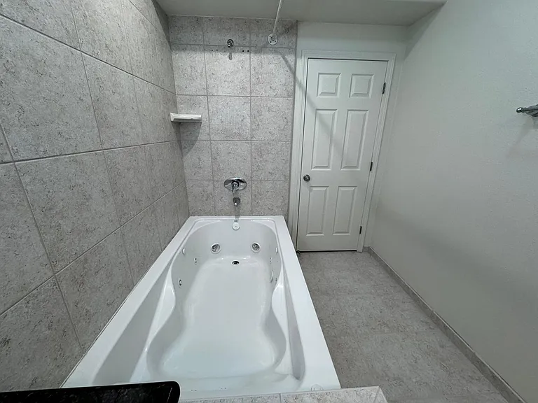 200 W 2nd St #401 — Photo 9