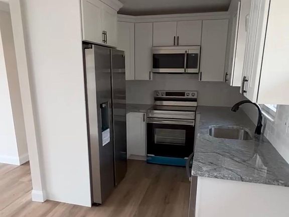 2nd image of 328 Leeward Ave