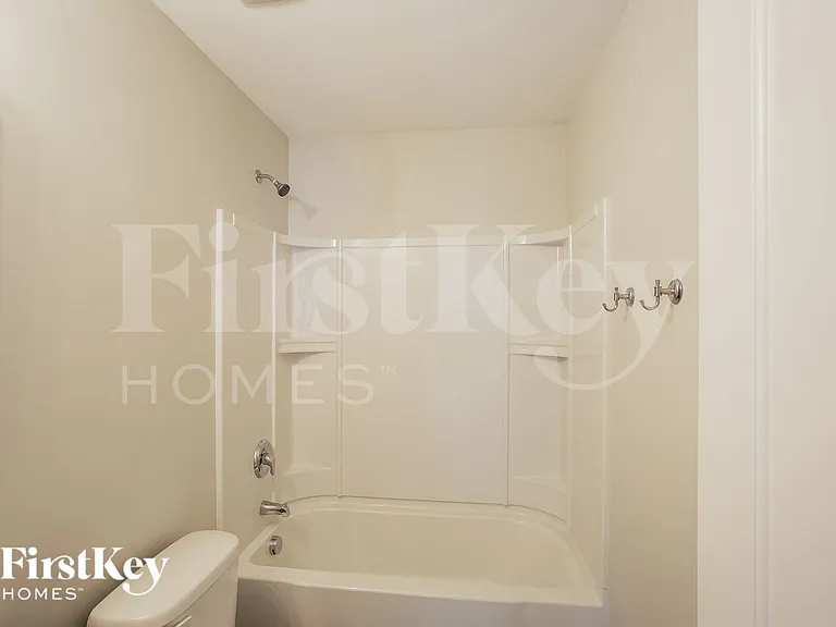 104 Tasman Dr — Photo 13