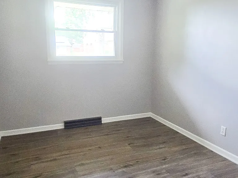 1341 Renslar Ave — Photo 9
