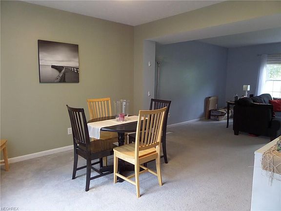 5th image of 1209 Grove Ln