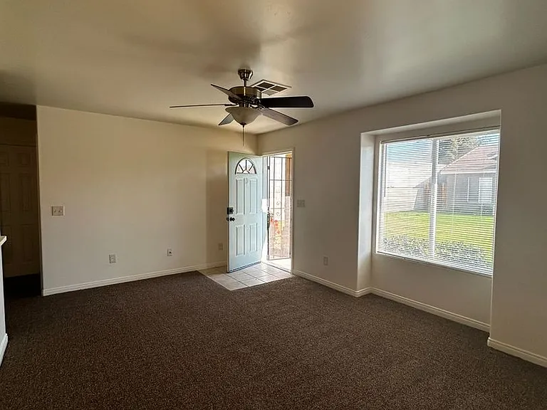 063- 606 Blue Mountain Way — Photo 3
