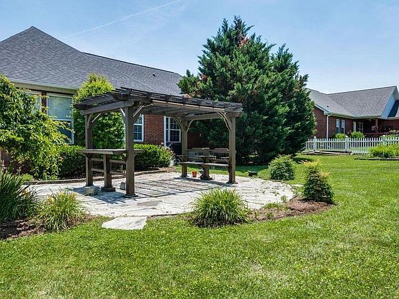 3rd image of 360 Abby Ct