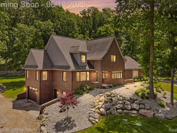 3175 Kensington Rd, Milford, MI 48380