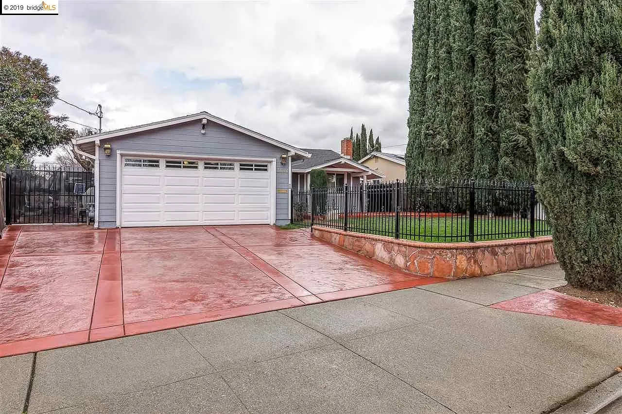 3584 Esperanza Dr photo 1