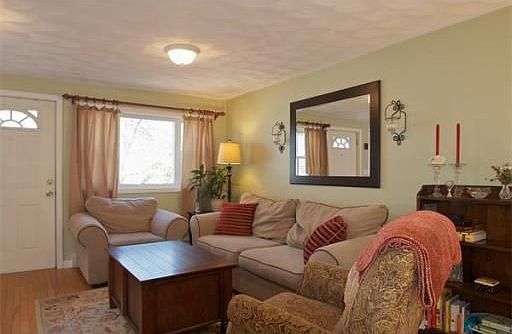 2nd image of 22 Becket St #1/2