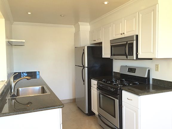 5th image of 858 Wisconsin St
