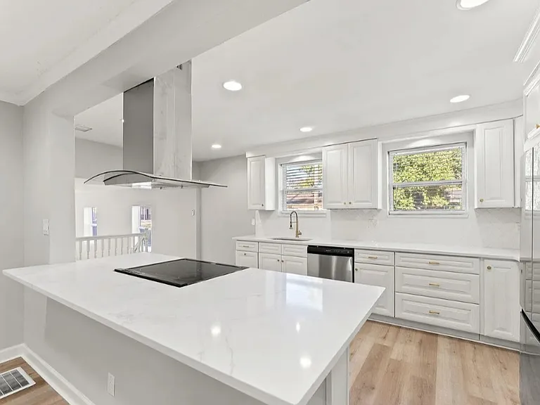 1554 Shirl Ln — Photo 2