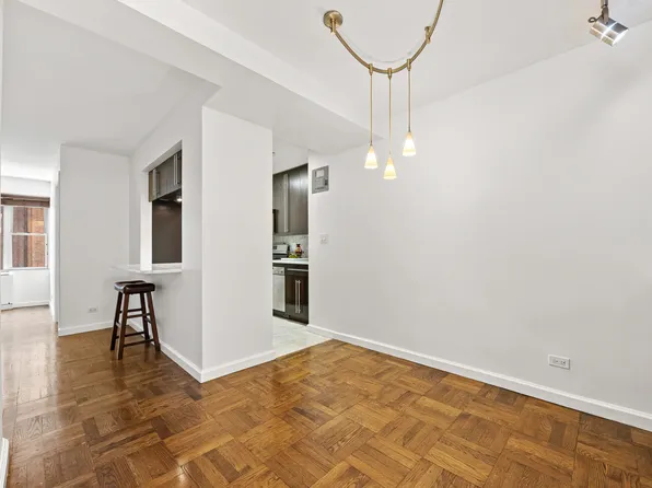 310 Lexington Avenue image 20 of 25