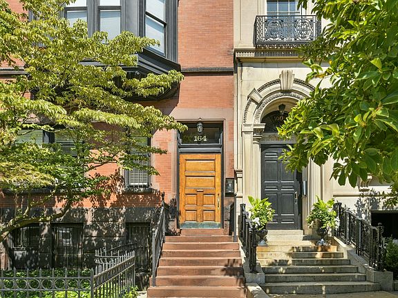 3rd image of 164 Beacon St APT Bb