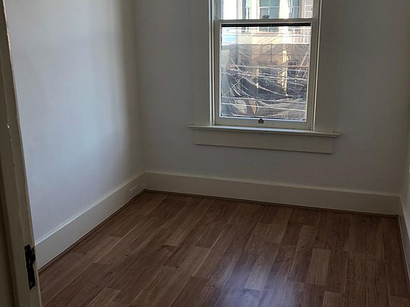 Small bedroom or study also can be walk in closet 