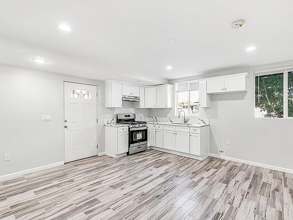 5th image of 6945 Nagle Ave