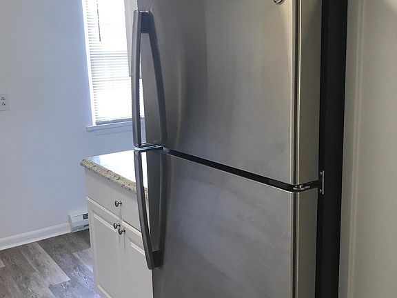 3rd image of 2832 Nichols St APT 6