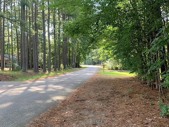 4th image of Hemlock Dr