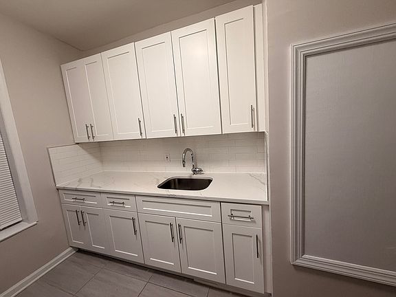 4th image of 123 Corbin Ave #24A