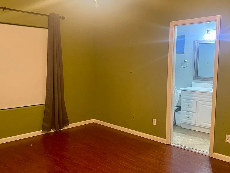 2610 N 107th Dr — Photo 10