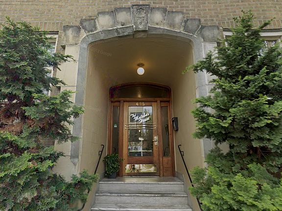 2nd image of 415 10th Ave E #2