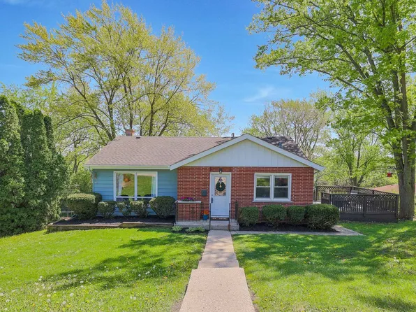 110 Cheri Ln, Antioch, IL 60002
