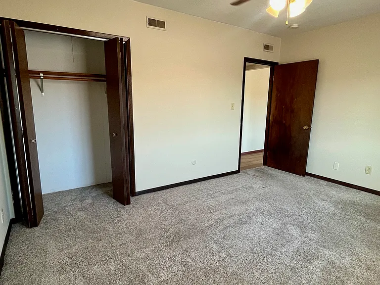 317 W Washington St #I — Photo 5
