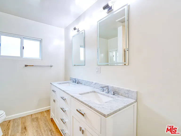 337 N Oakhurst Dr #6 — Photo 15